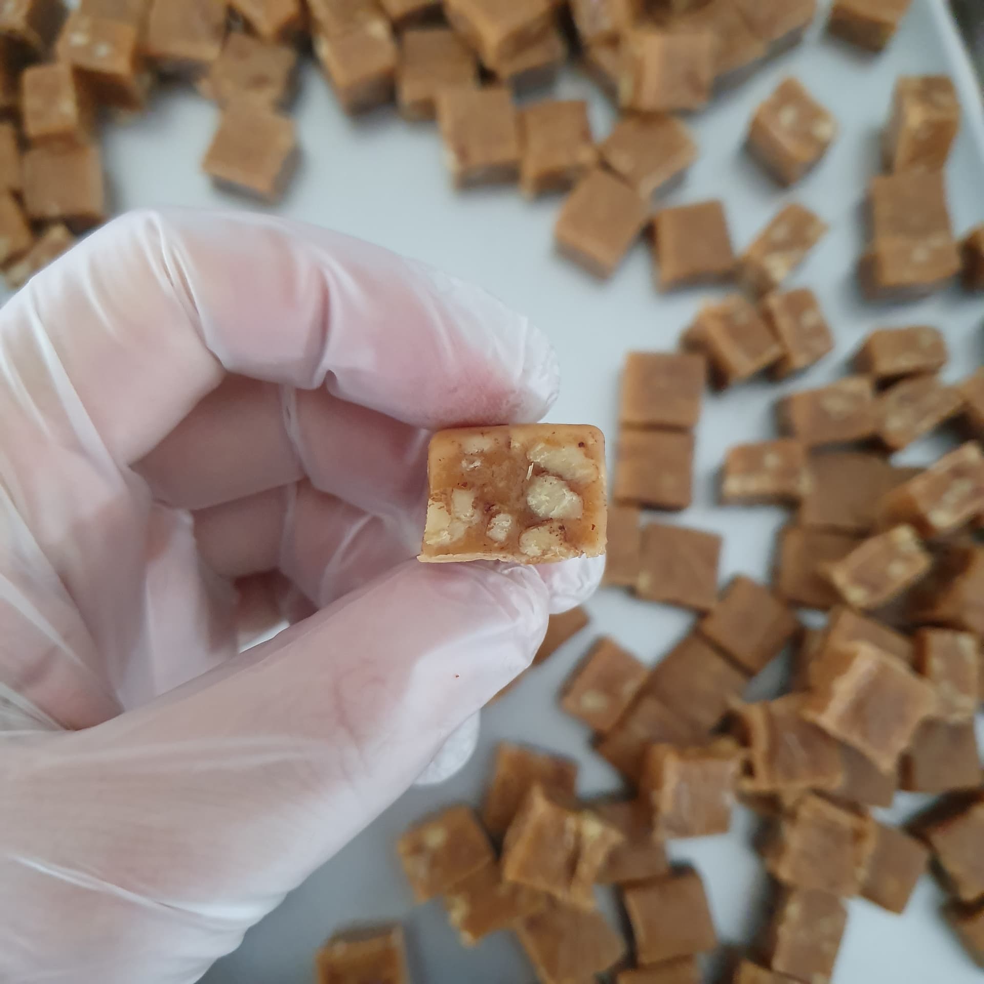 Gingerbread & Pecan Caramels Bite